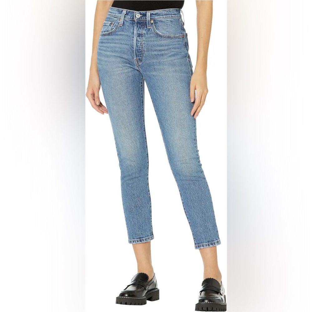 Levi 501 Skinny jeans in “Medium Indigo Worn in” size 26